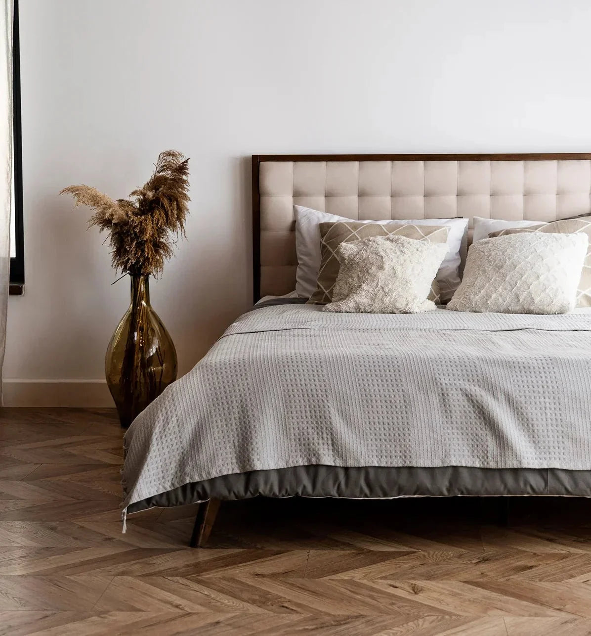 Top Relaxing Scents for Your Bedroom - Aromaholik